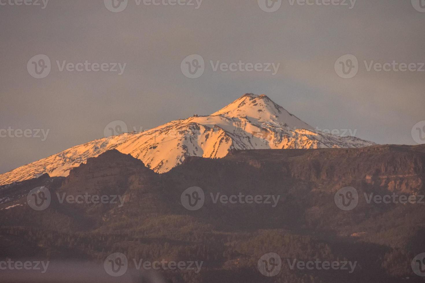 paisaje escénico de montaña foto