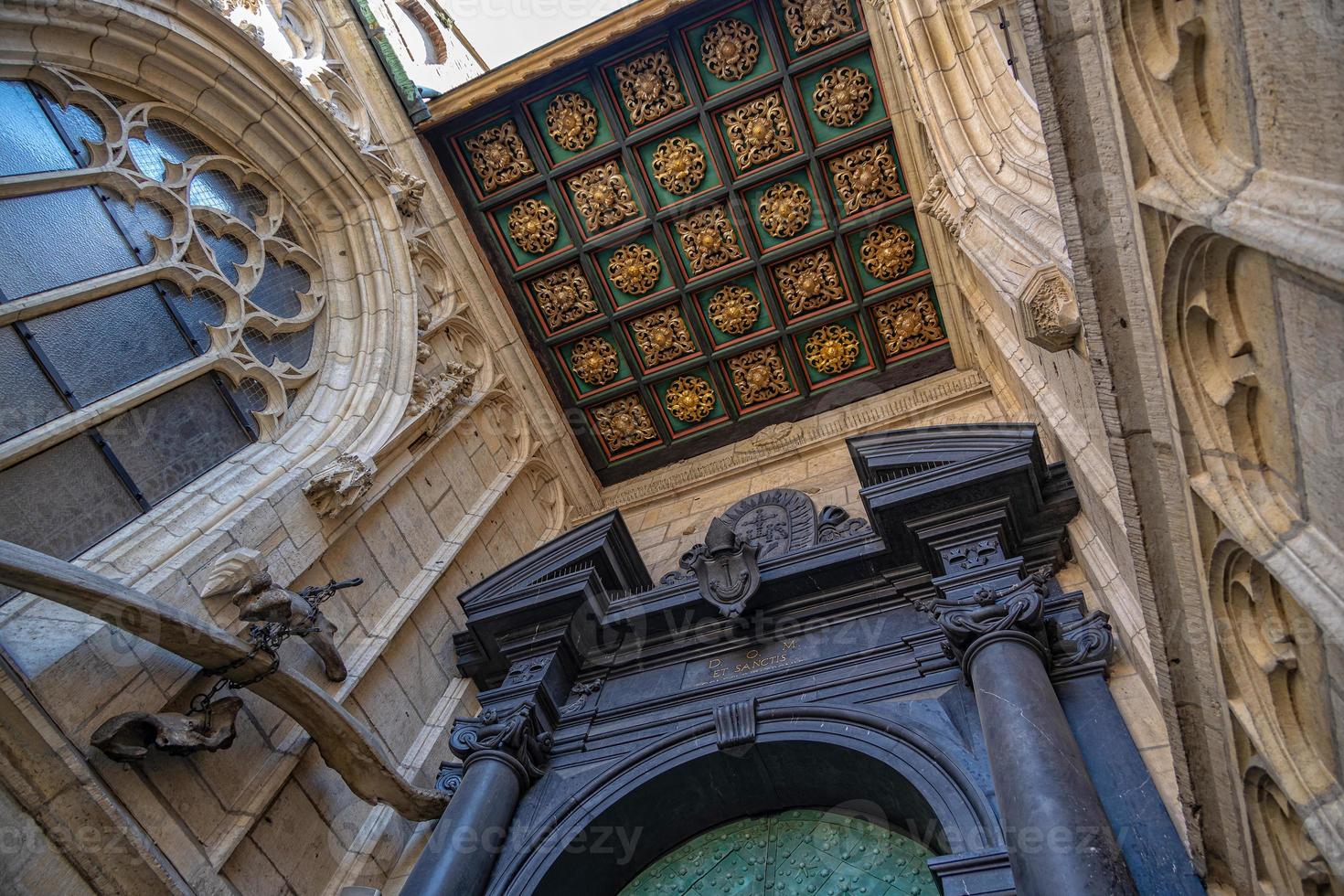 histórico Entrada a el wawel catedral de el real castillo en cracovia, Polonia foto