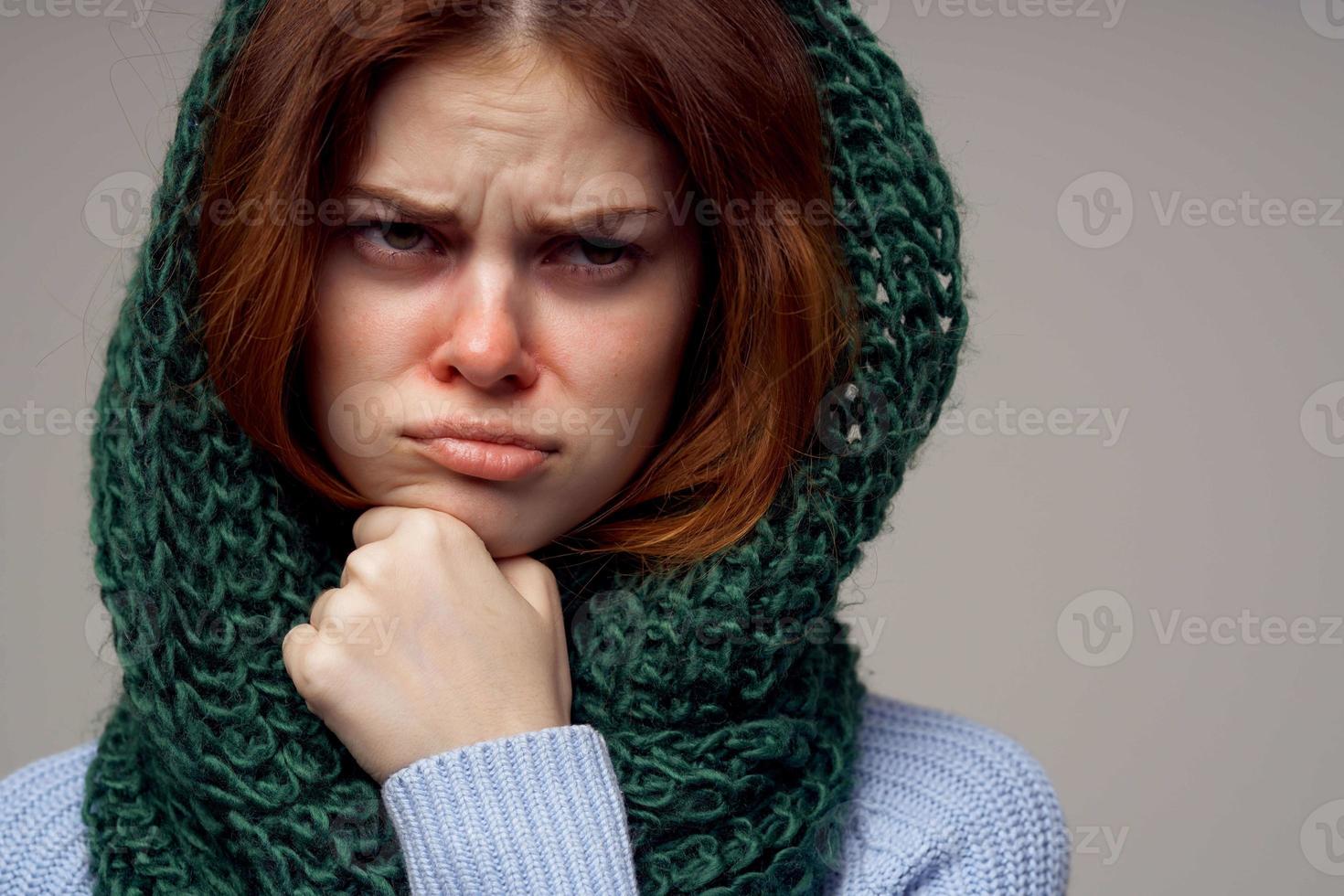 enfermo mujer frío rojo nariz trastorno ligero antecedentes foto