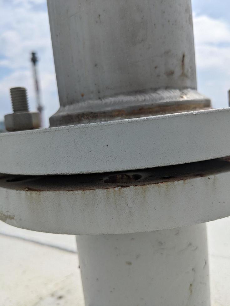 cerca arriba foto de construcción material para tubo línea, filtrar y tanque. el foto es adecuado a utilizar para industria antecedentes fotografía, poder planta póster y electricidad contenido medios de comunicación.