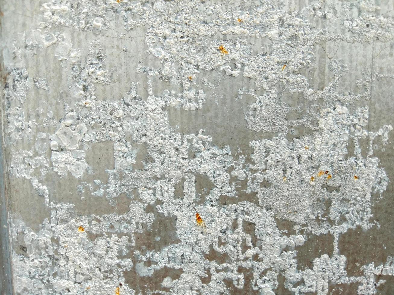White rust, zinc hydroxide and red rust, metal zinc deteriorates