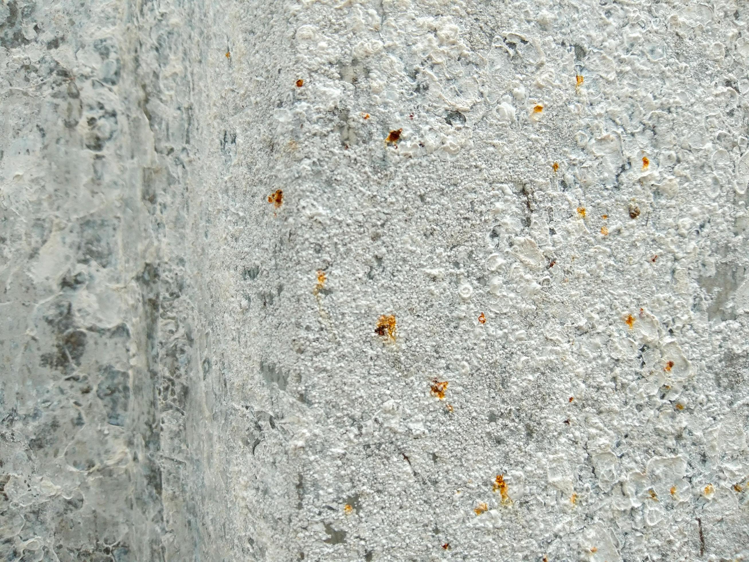 White rust, zinc hydroxide and red rust, metal zinc deteriorates