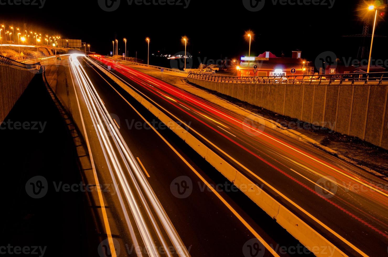 autopista a noche foto