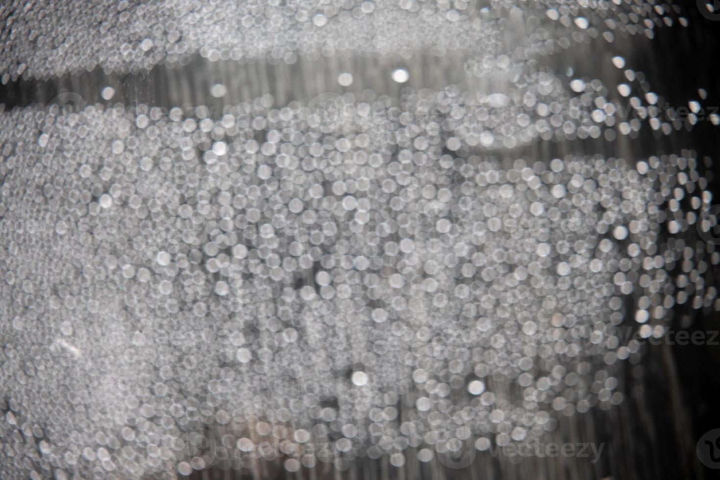 fuera de atención agua gotas en de cerca creando bokeh antecedentes foto