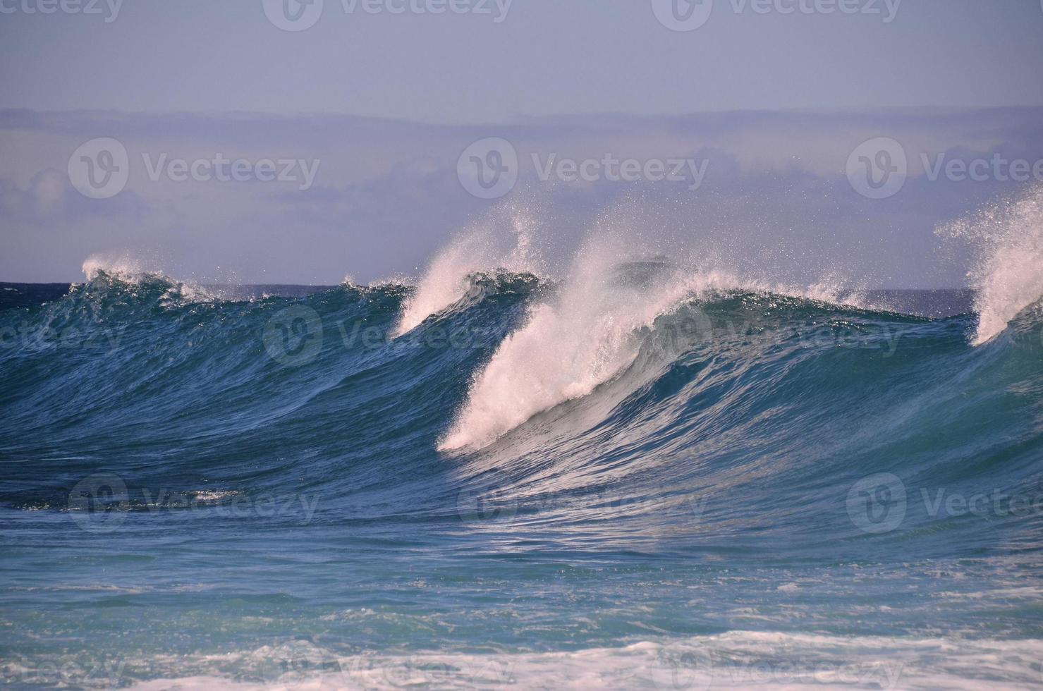 enormes olas del mar foto