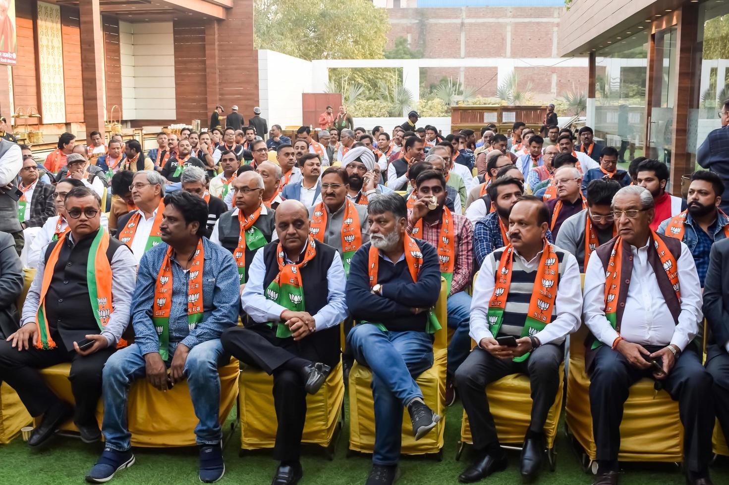 Delhi, India, marzo 02 2023 -bharatiya janata fiesta - bjp seguidor durante mega la carretera espectáculo en apoyo de bjp candidato pankaj lutara a archivo nominación documentos adelante de mcd local cuerpo elecciones 2022 foto