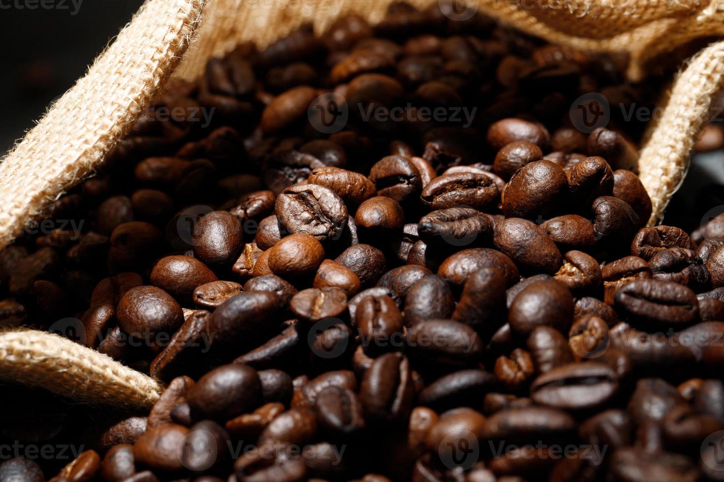 photo macro close up texture of roasted coffee beans dark, can be used as a background.