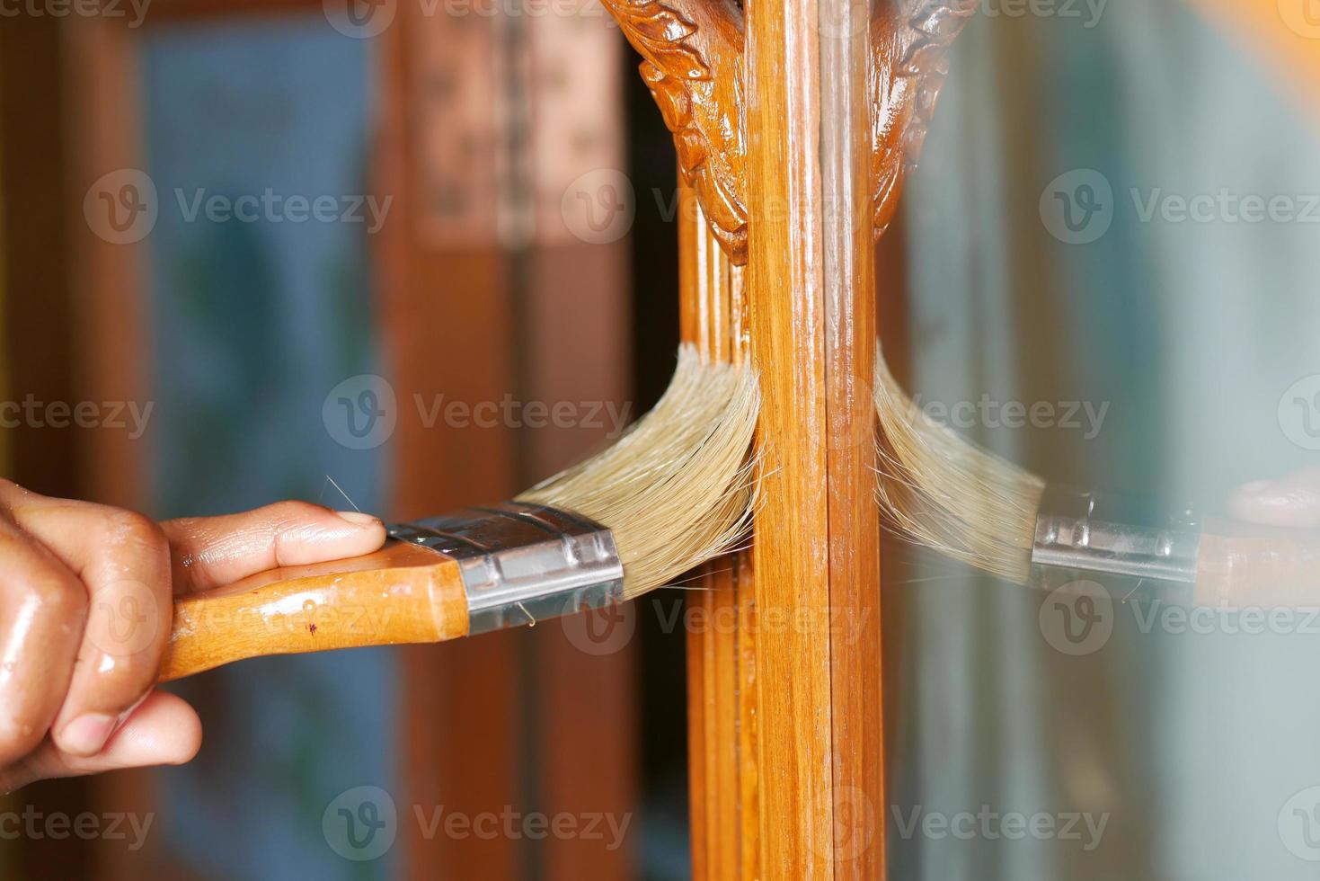 hand painting wood with brush. photo