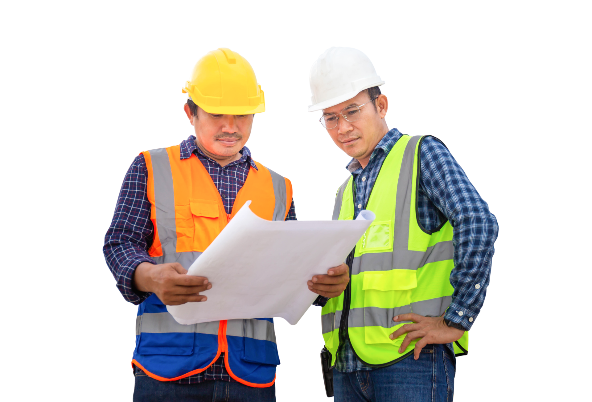 ingeniero y trabajador de capataz revisando el proyecto en el sitio de