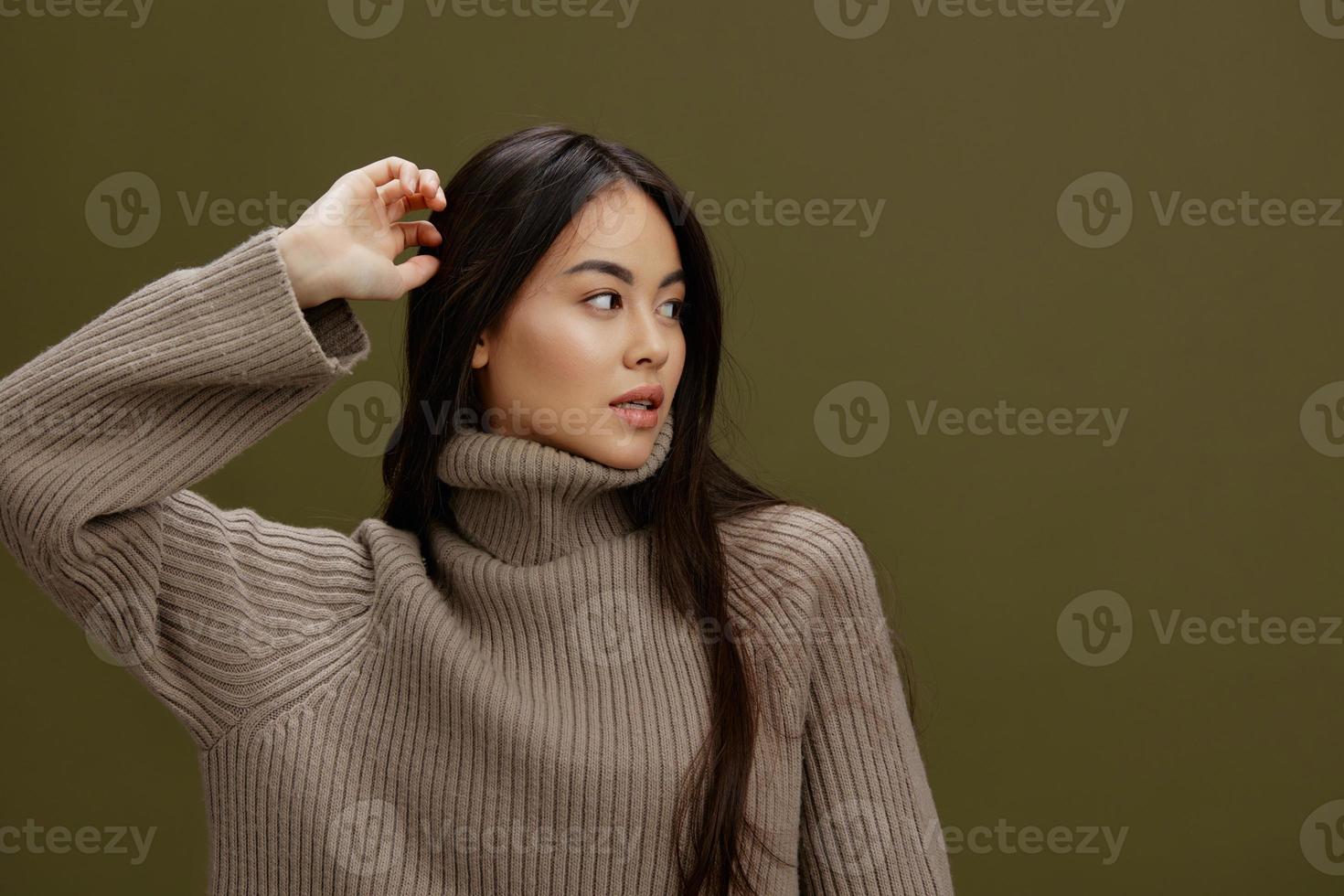 retrato mujer en invierno suéter Moda productos cosméticos ropa verde antecedentes foto