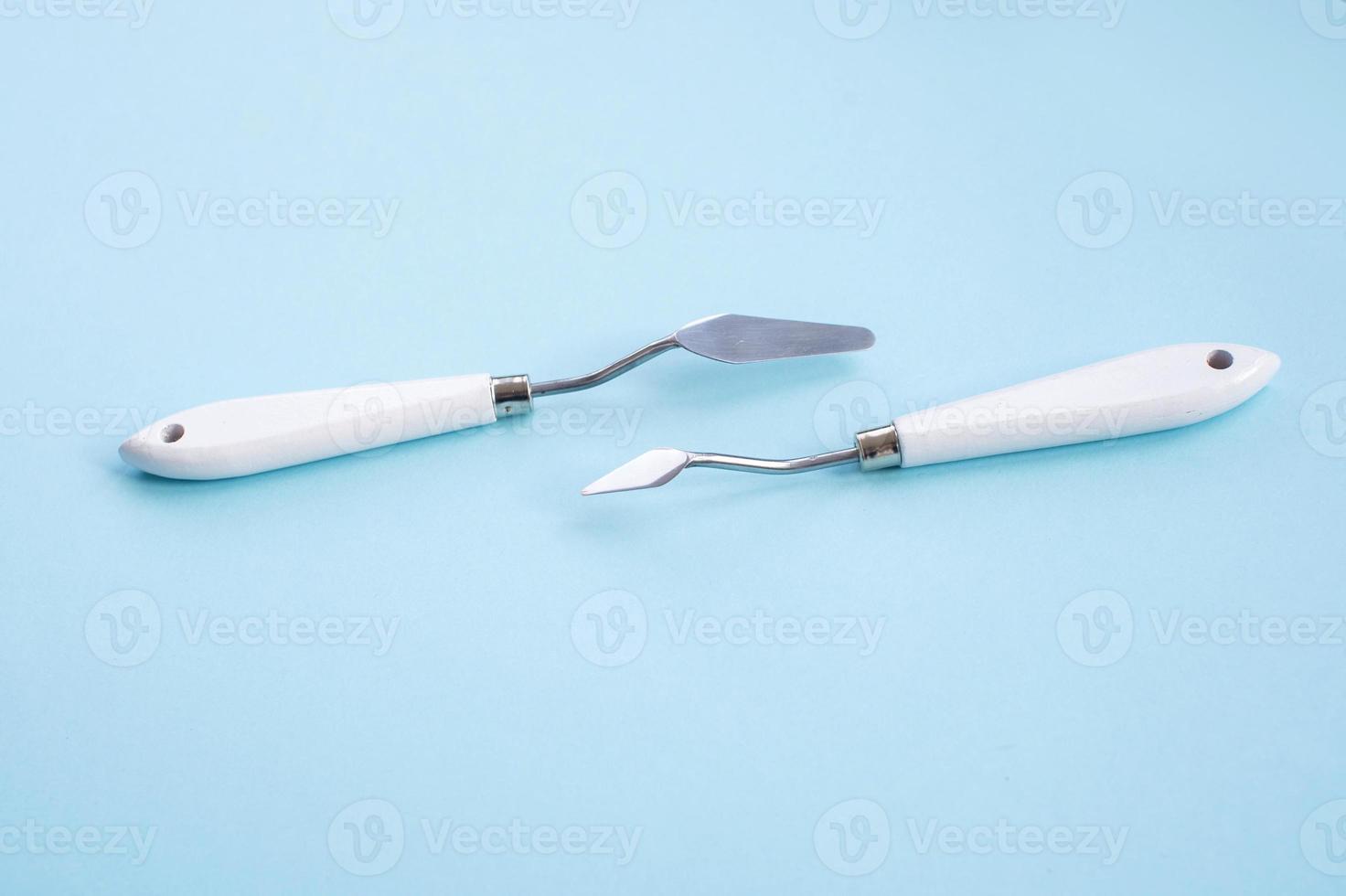 A set of palette knives with a white handle, teardrop shape for creating leaves, scraper for drawing photo