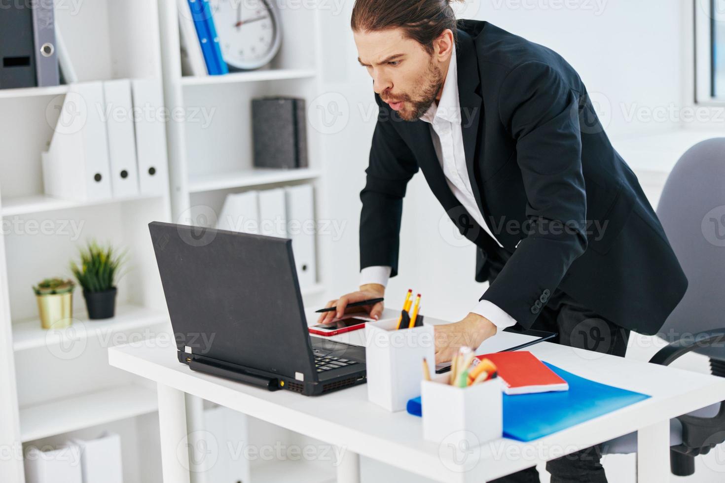 manager office work documents Lifestyle photo
