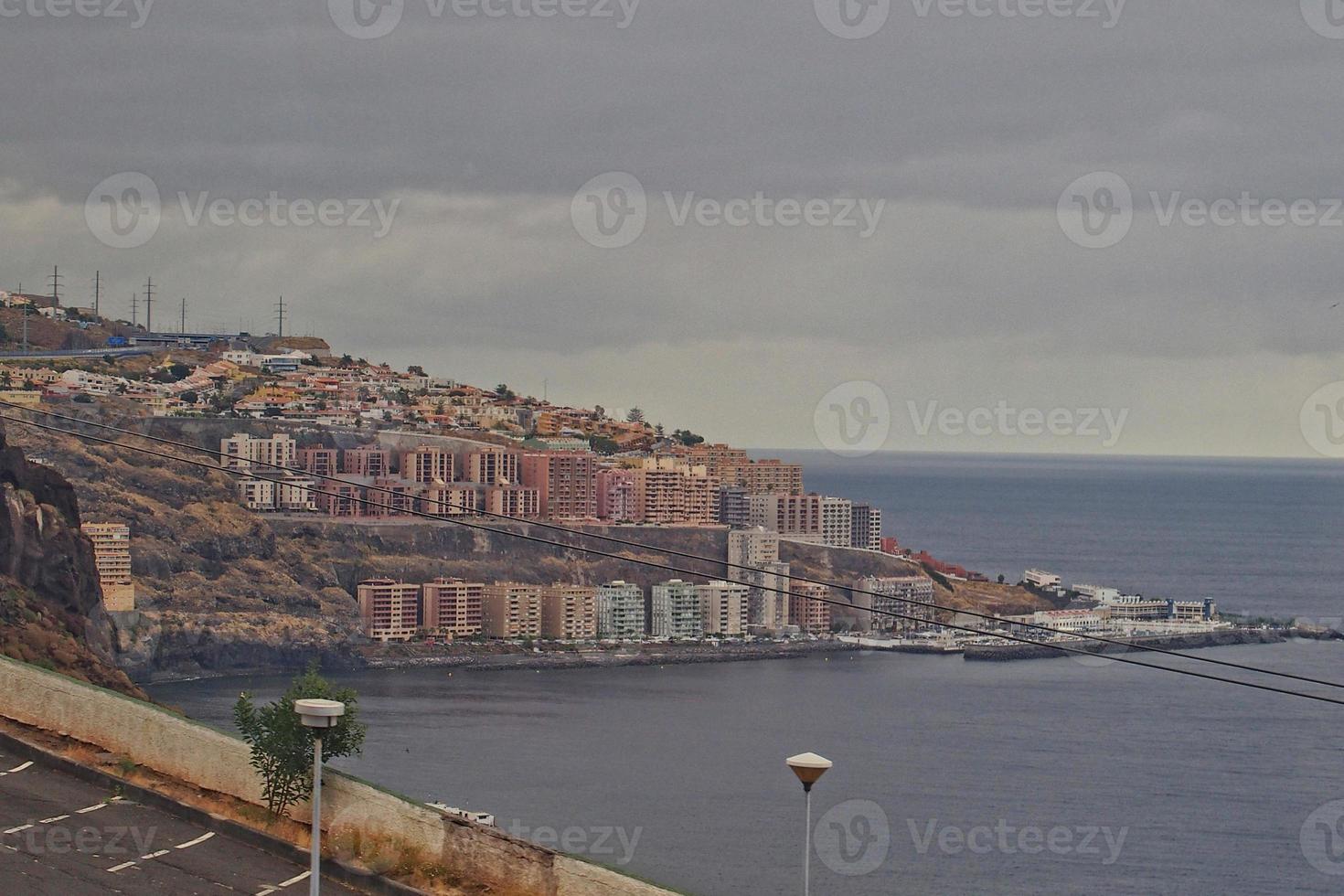 paisajes desde el Español isla de tenerife con el autopista y el Oceano foto