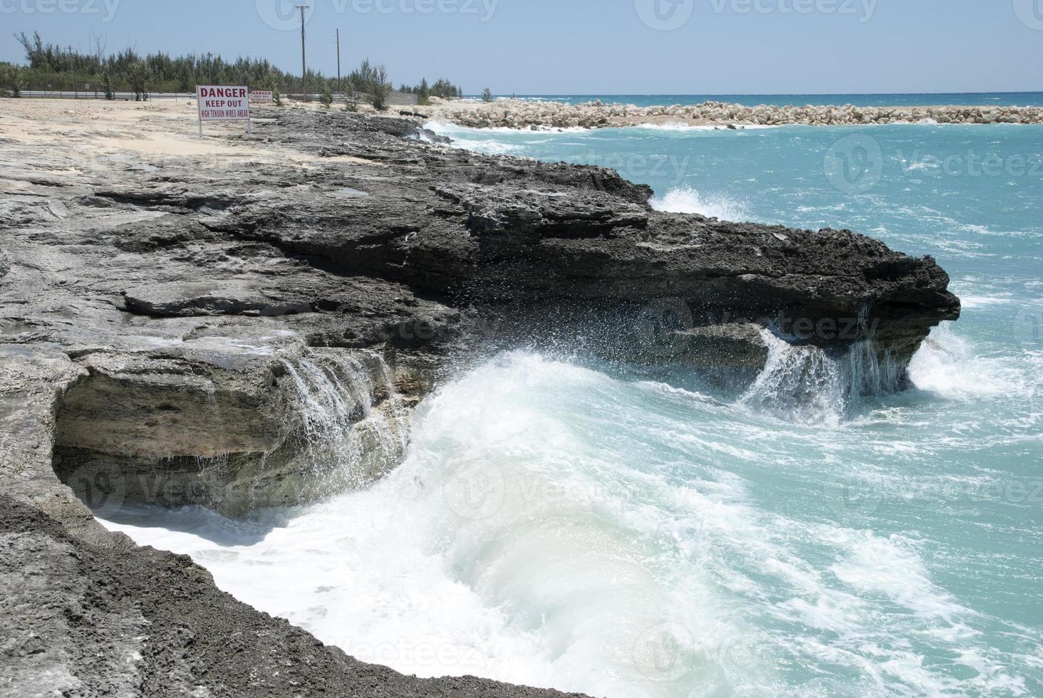 grandioso bahama isla advertencia señales y olas foto