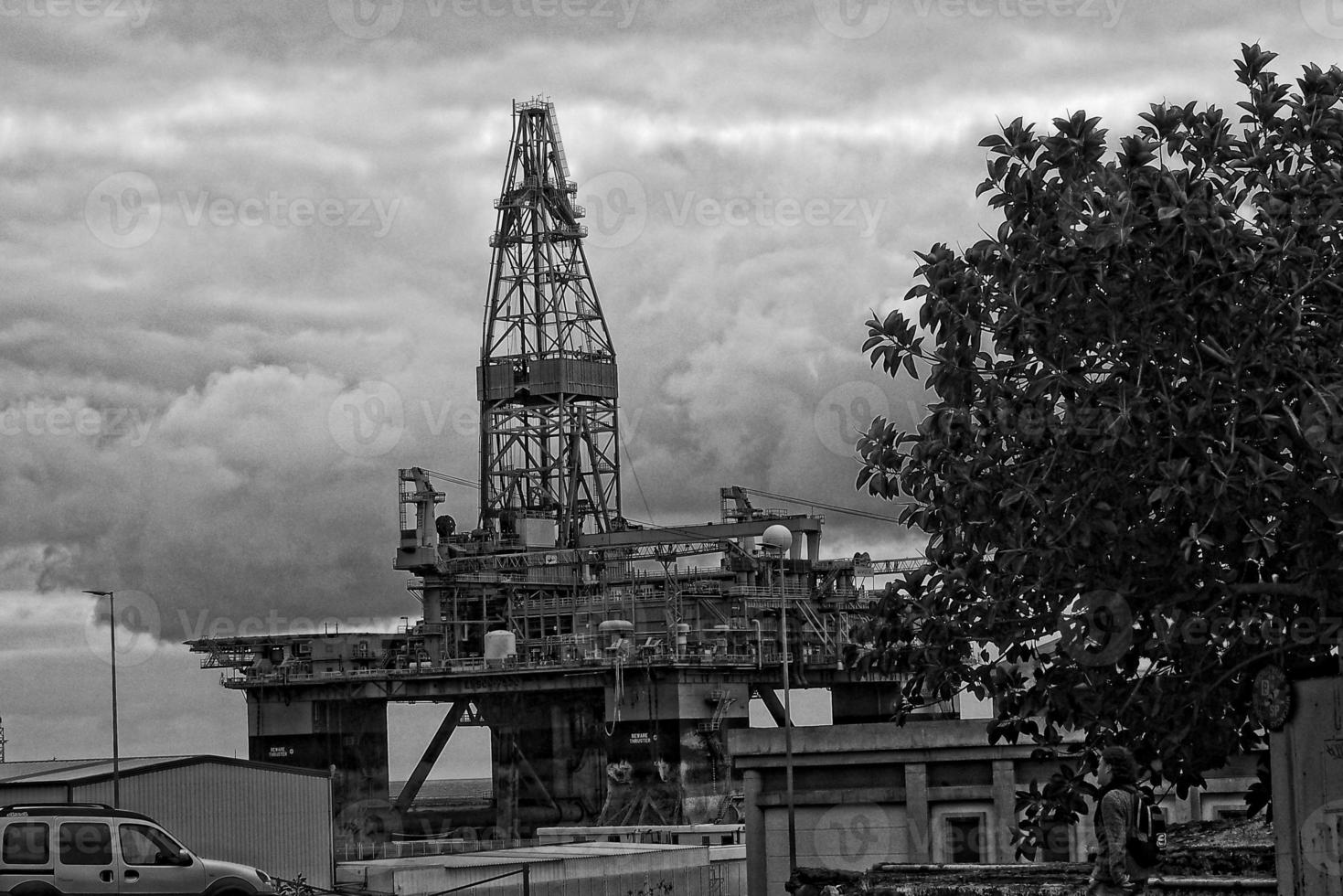Page 2 Oil Rig Silhouette Stock Photos Images And Backgrounds For page-2-oil-rig-silhouette-stock-photos-images-and-backgrounds-for