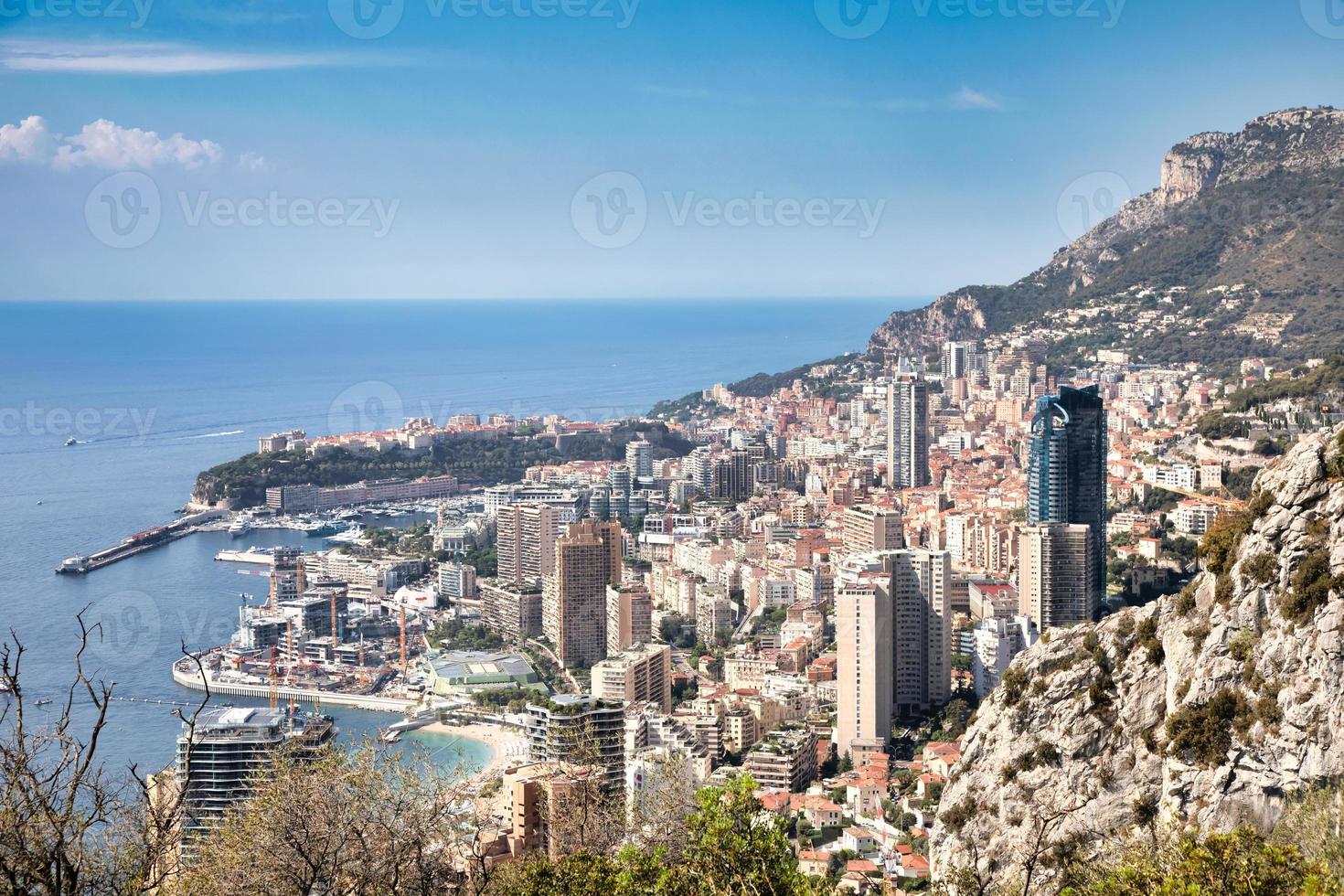 monte carlo - vista panorámica de la ciudad. puerto y horizonte de mónaco. foto