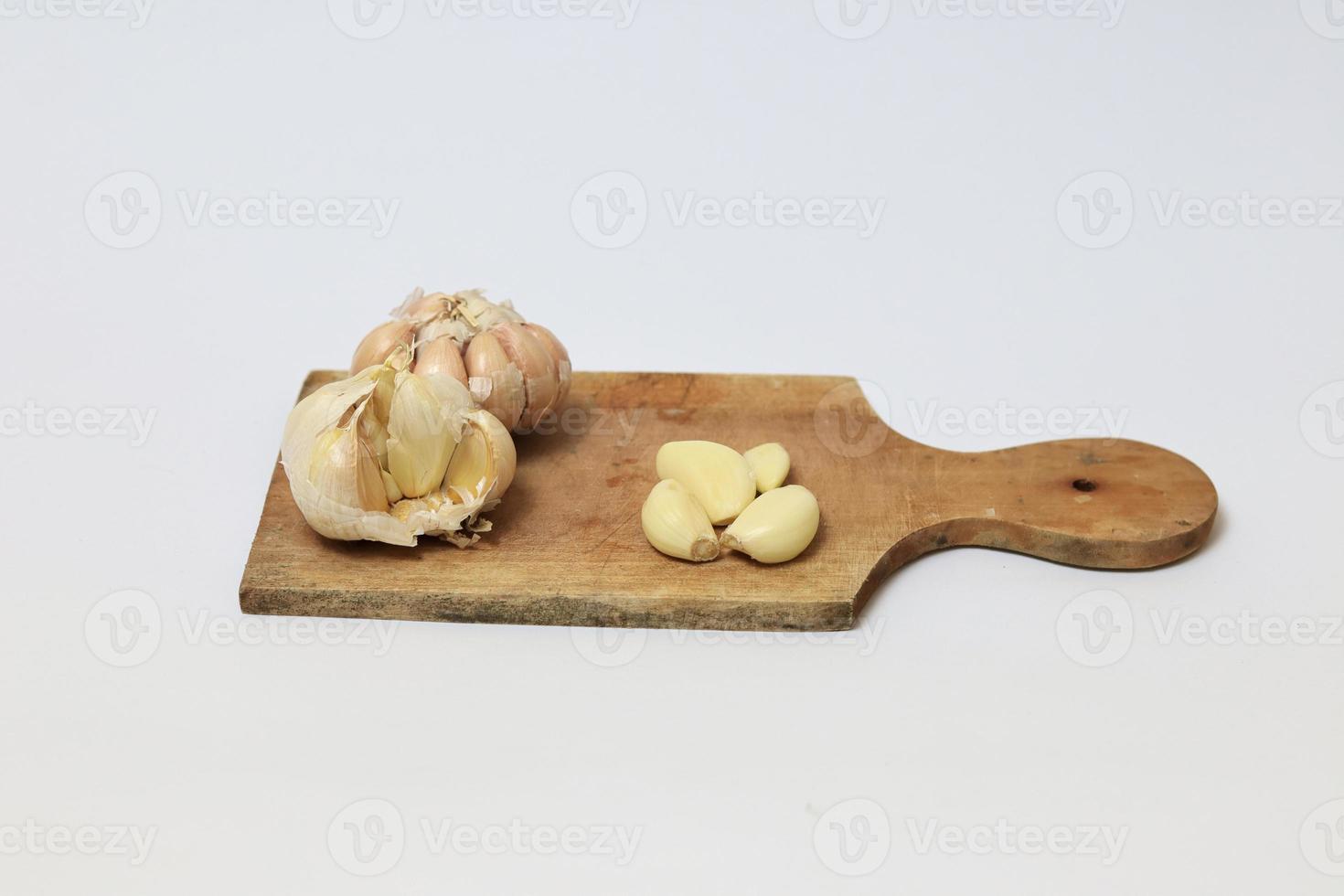 isolated garlic on a cutting board on a white background photo