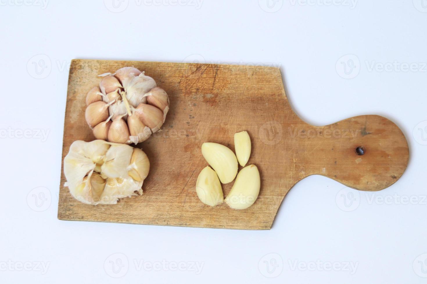 isolated garlic on a cutting board on a white background photo