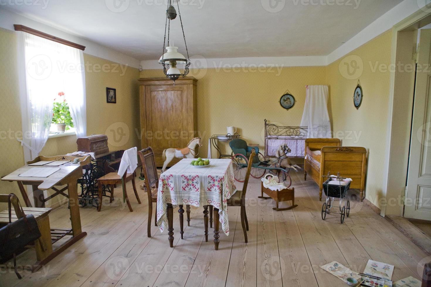 antiguo elegante histórico noble habitación en un país señorío casa foto