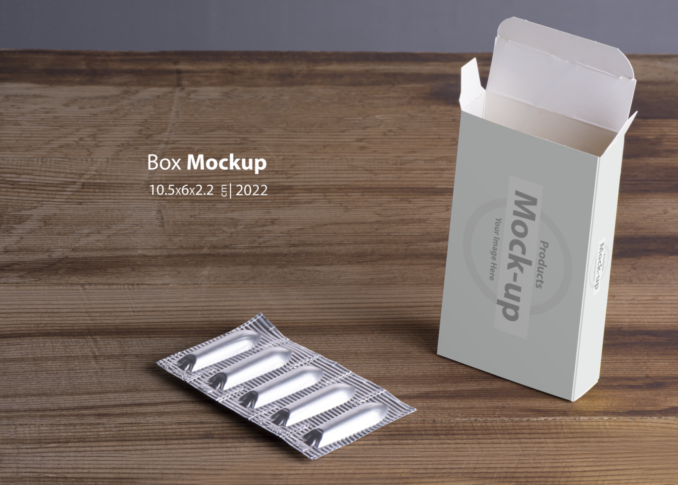 Suppositories loaf and empty box on wooden table background psd
