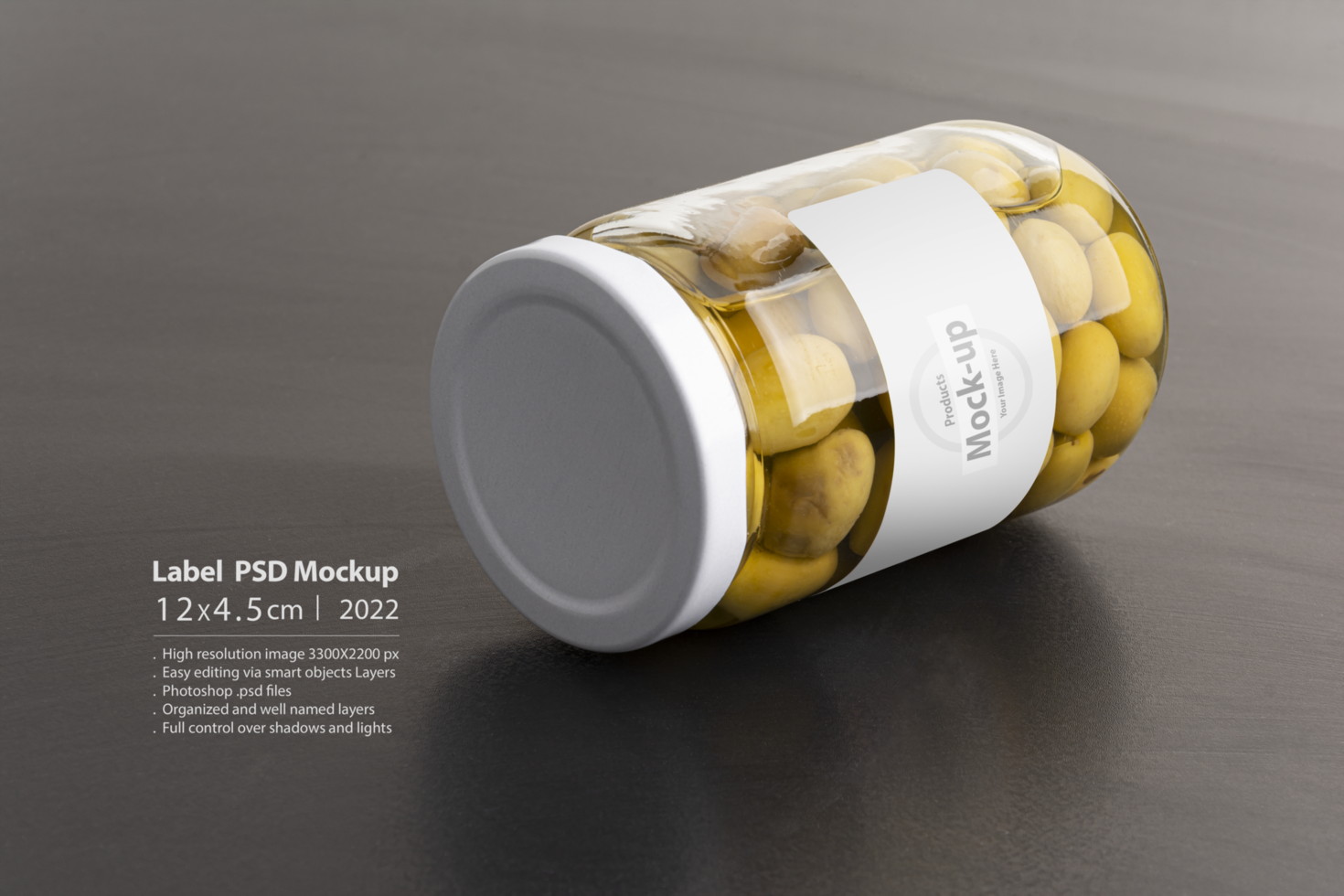 Green olives conserve with round cap on black table psd