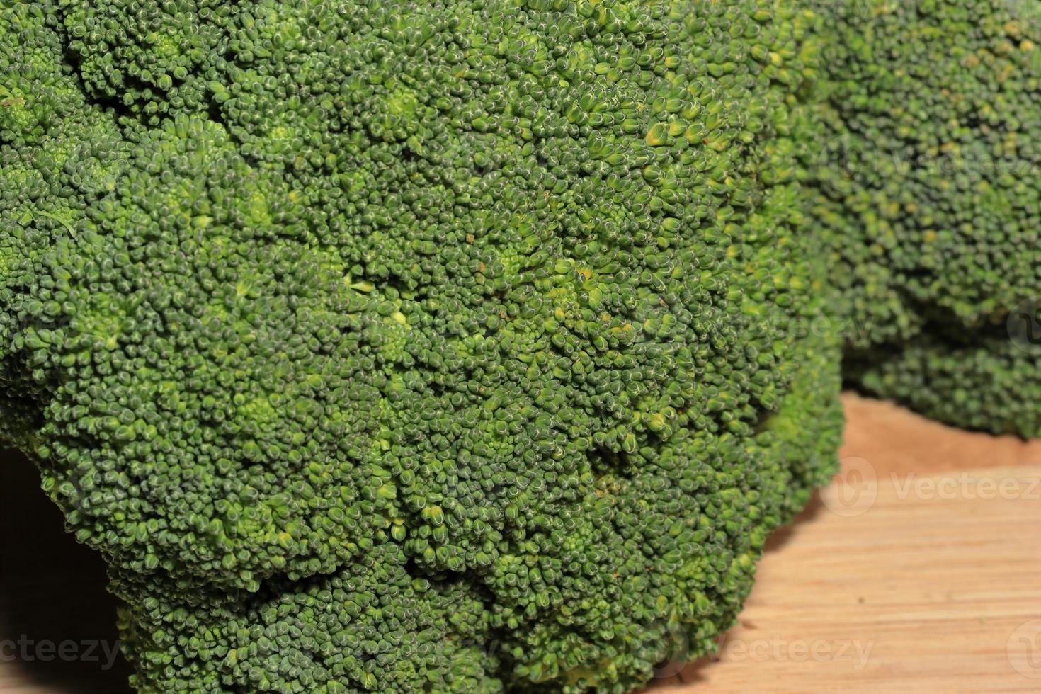 brócoli macro foto. sano verde orgánico crudo brócoli floretes Listo para Cocinando foto