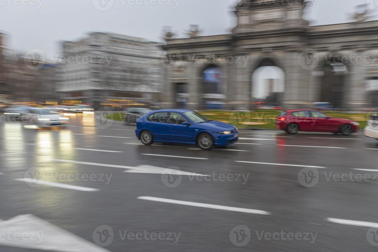 varios fotos de Madrid calles con vistoso edificios y cielo