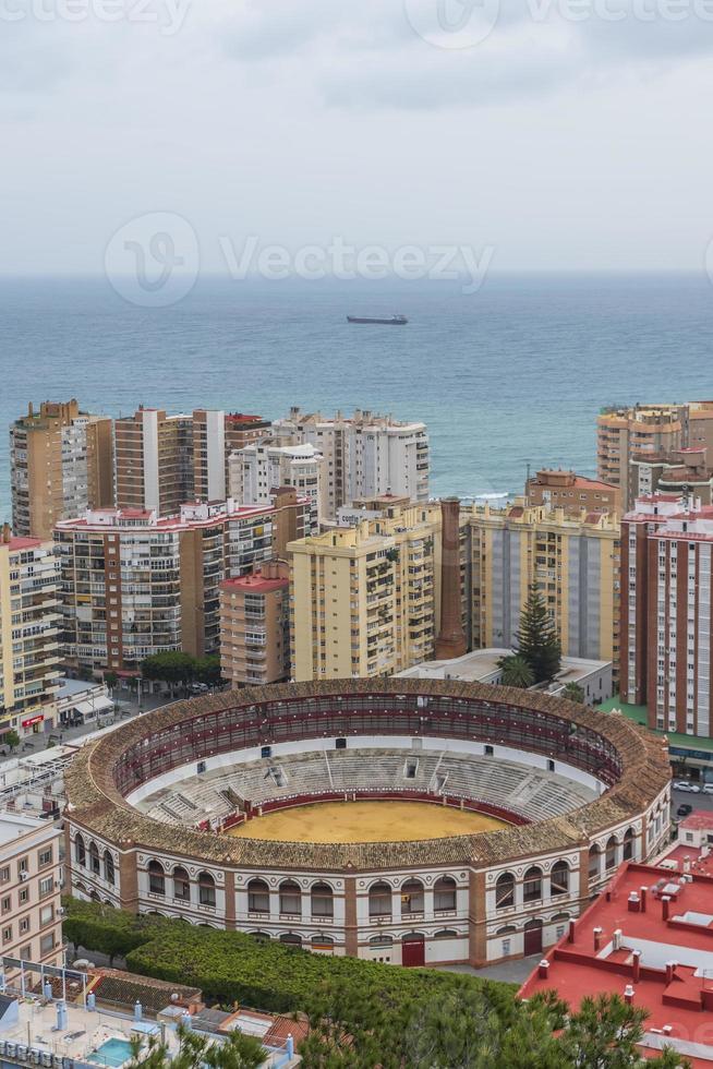 málaga es un Puerto y playa ciudad situado en el Dom playa en el Mediterráneo costa en el este de el ibérico península. foto