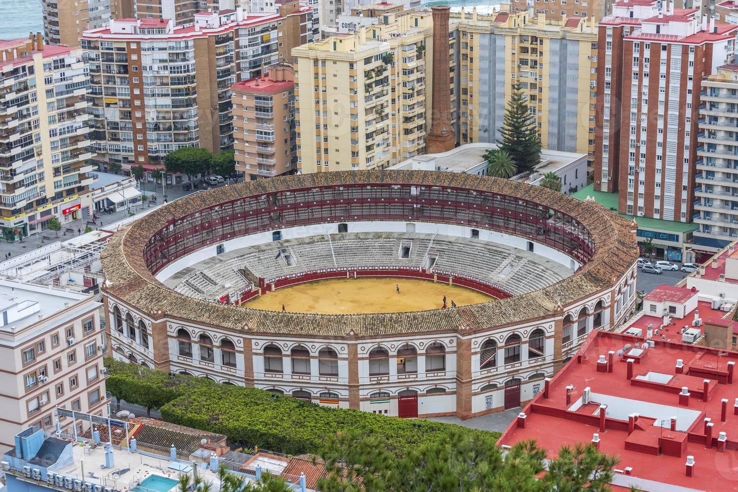 málaga es un Puerto y playa ciudad situado en el Dom playa en el Mediterráneo costa en el este de el ibérico península. foto