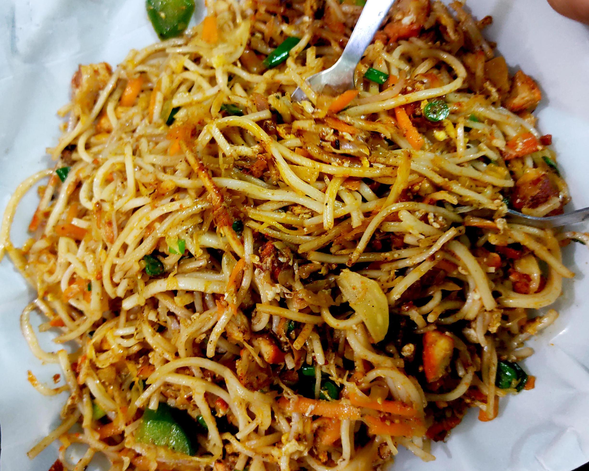 Indian Chicken Noodoles Street Food In India Valoore Chennai Tamil indian-chicken-noodoles-street-food-in-india-valoore-chennai-tamil