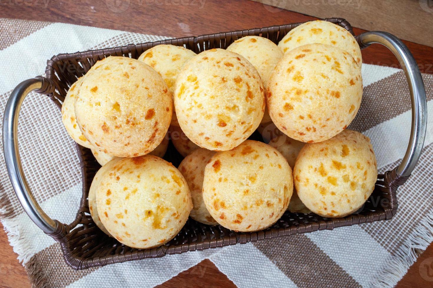 snack brasileño, pan de queso tradicional foto