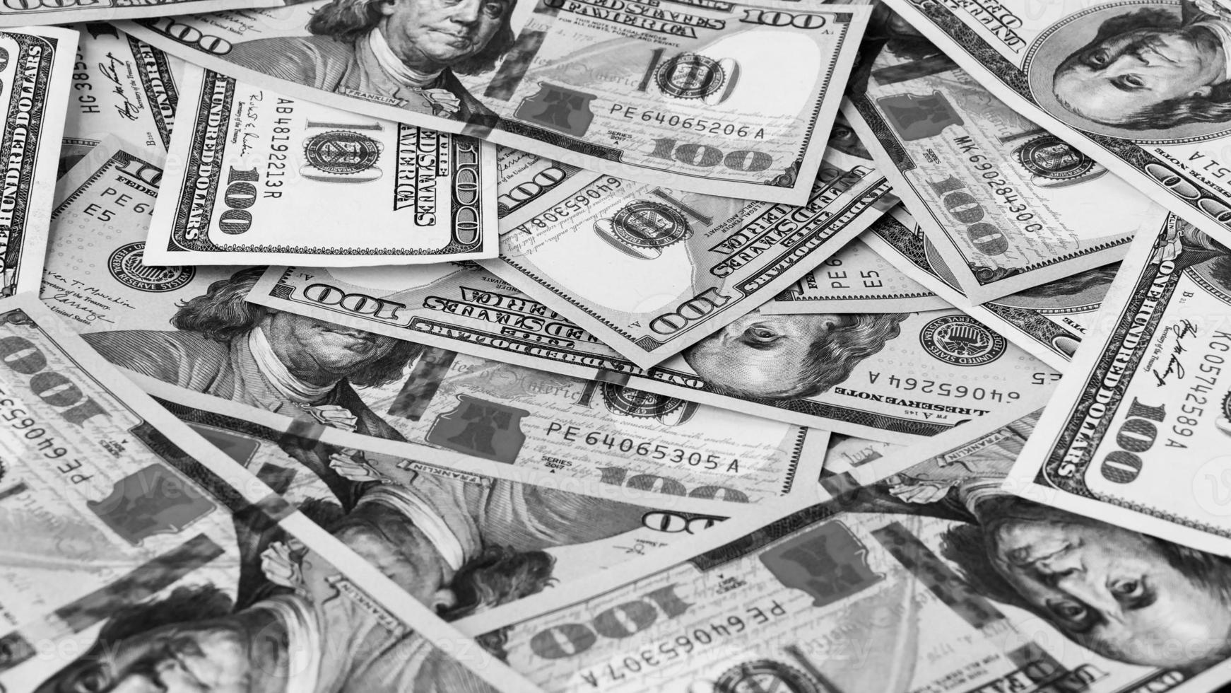 Black And White Background Of US Currency Banknotes Financial Concept stronger-us-currency-is-a-good-thing-for-recession-environment