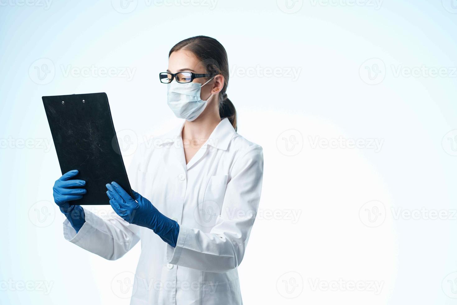 mujer laboratorio asistente vistiendo médico máscara química Ciencias tecnología foto