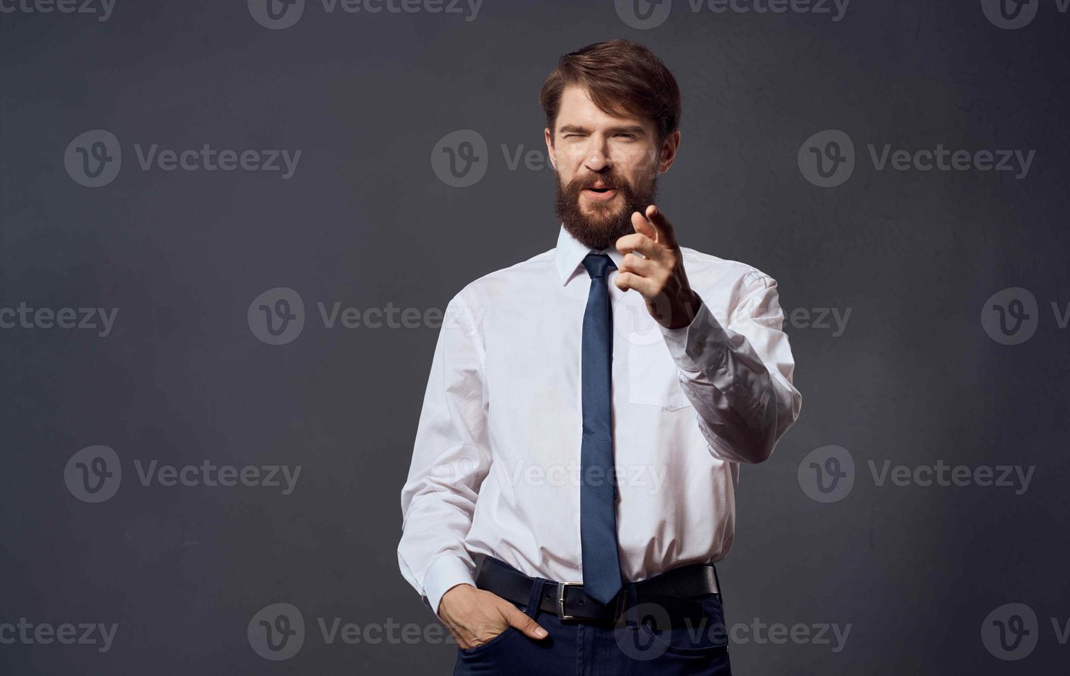 negocio hombre en traje oficina auto confianza foto