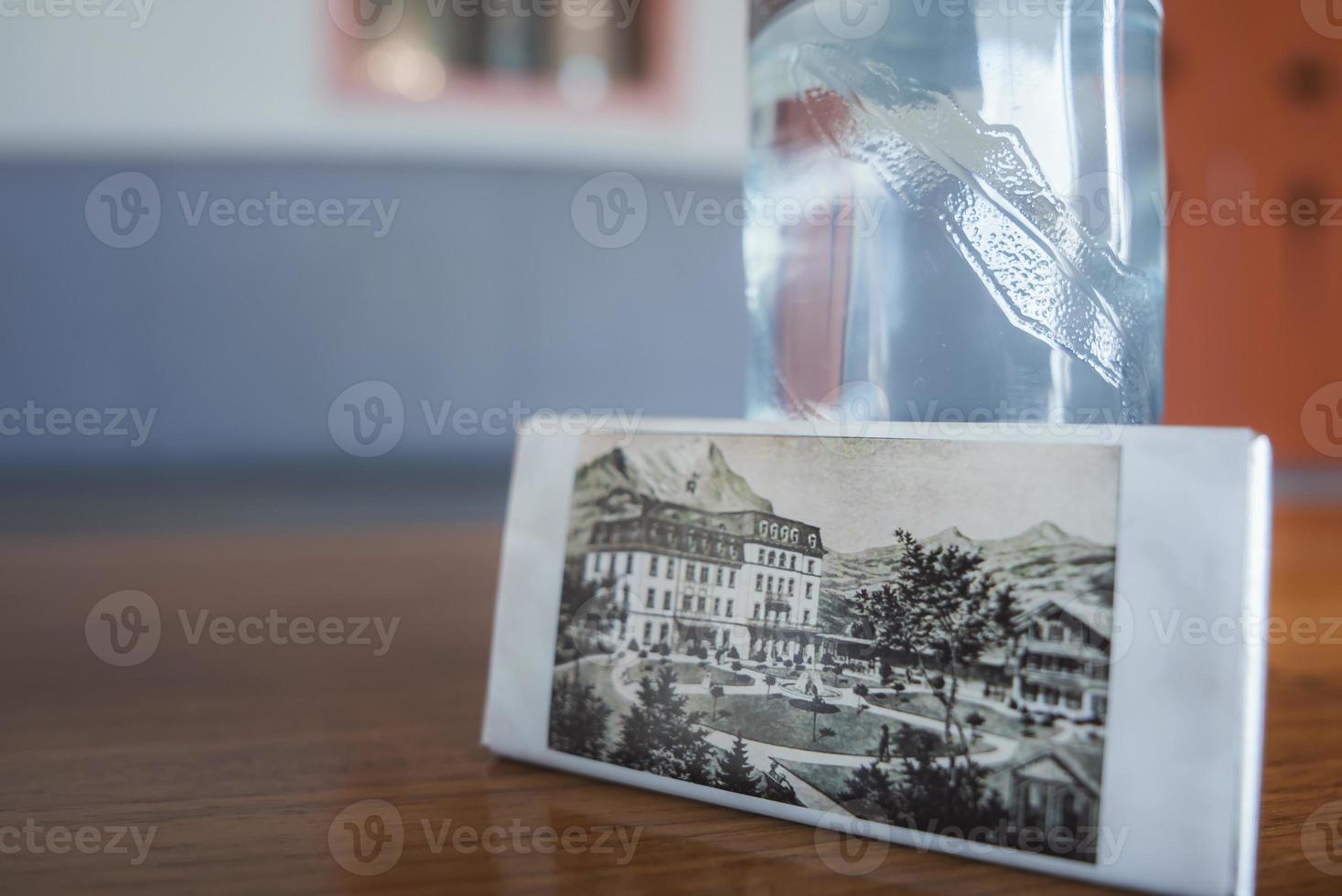 de cerca de pintura a mesa en restaurante foto