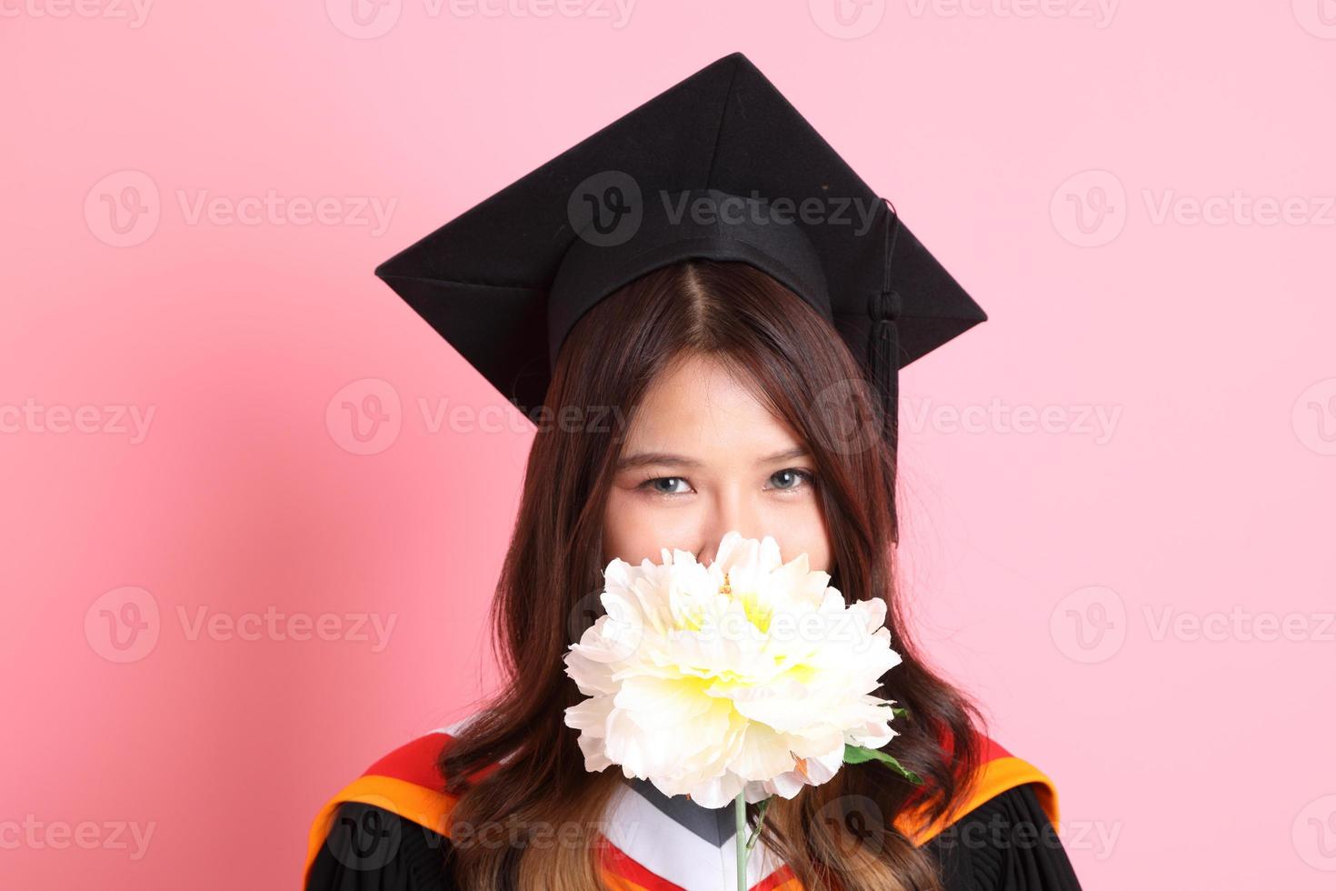 niña con graduación vestido foto