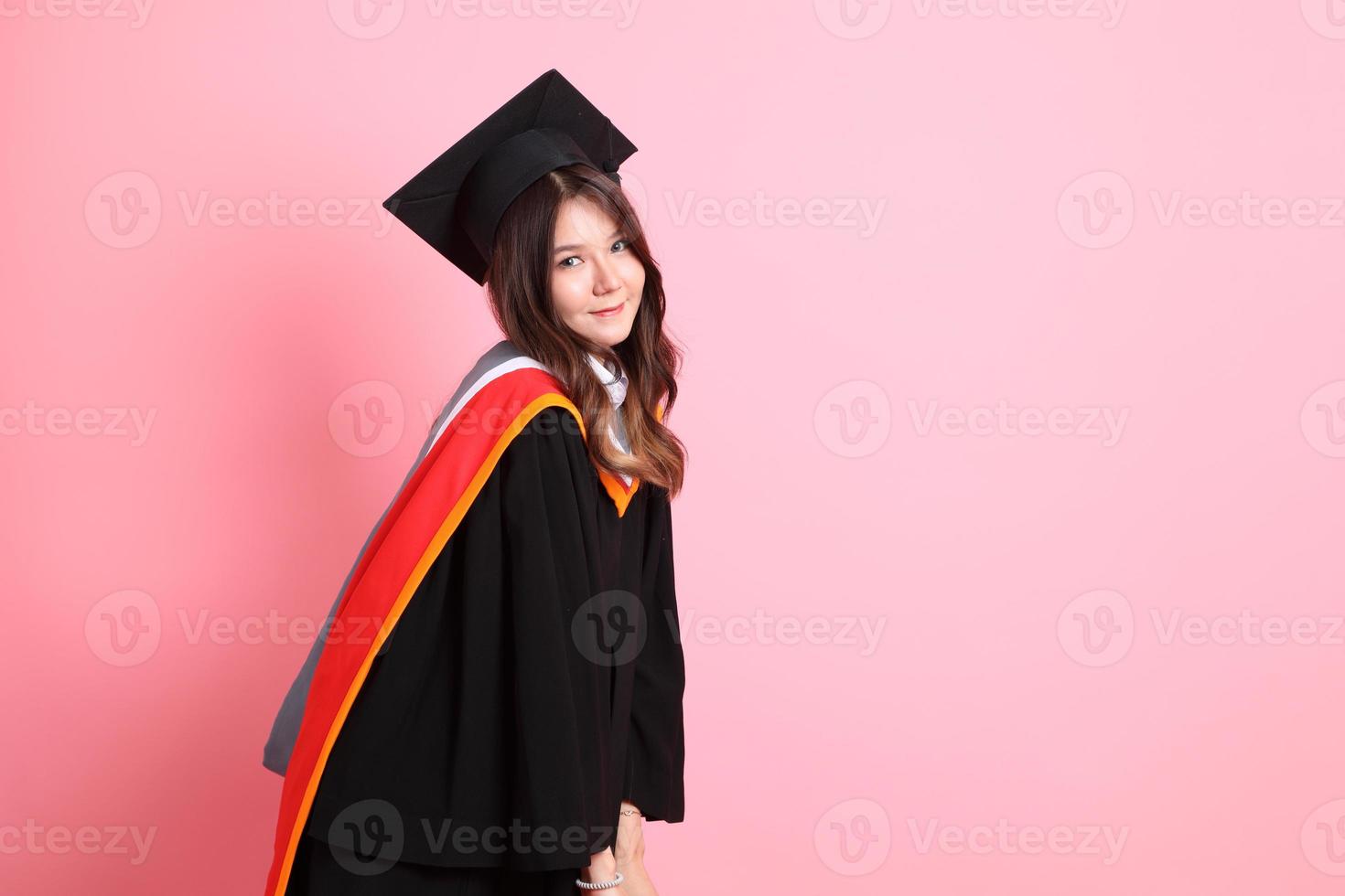 niña con graduación vestido foto