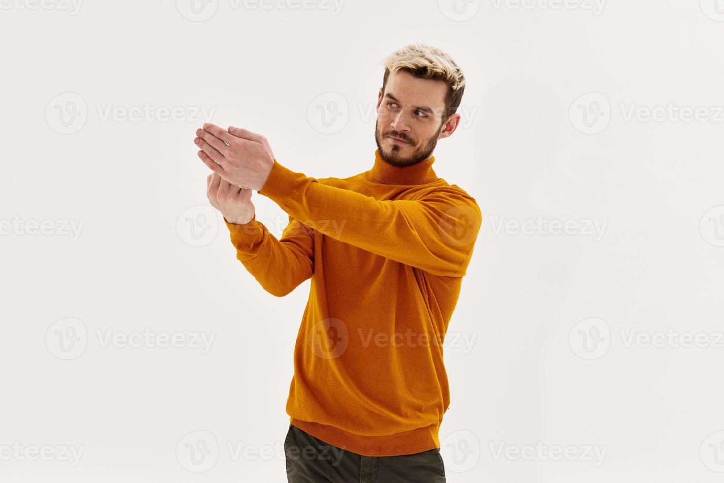 hombre en de moda ropa estilo de vida moderno estilo foto