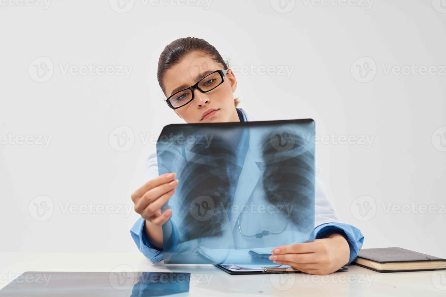 woman radiologist lone shot lung examination health photo