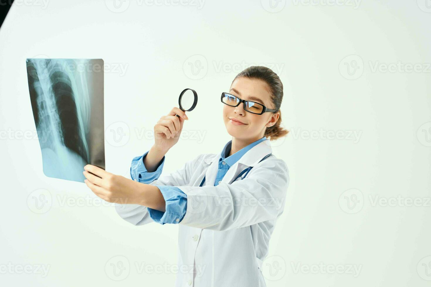 female doctor x-ray white coat diagnosis treatment photo