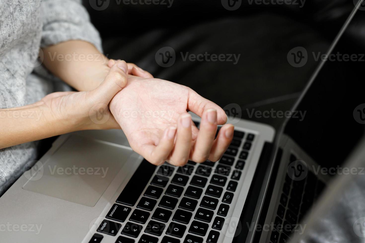 Hand pain woman She is working on the computer photo