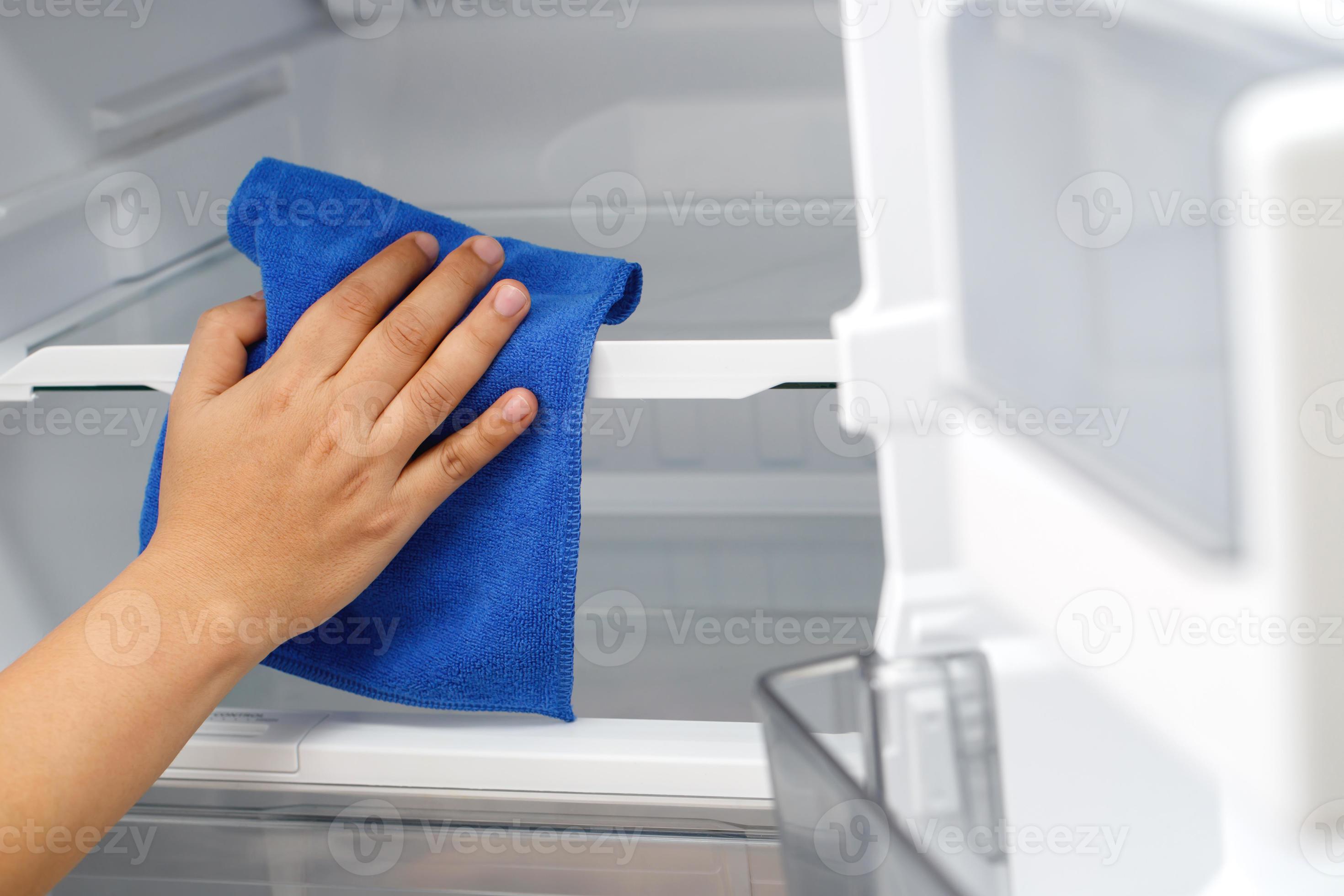Employees use a cloth to clean the refrigerator. 22572934 Stock Photo