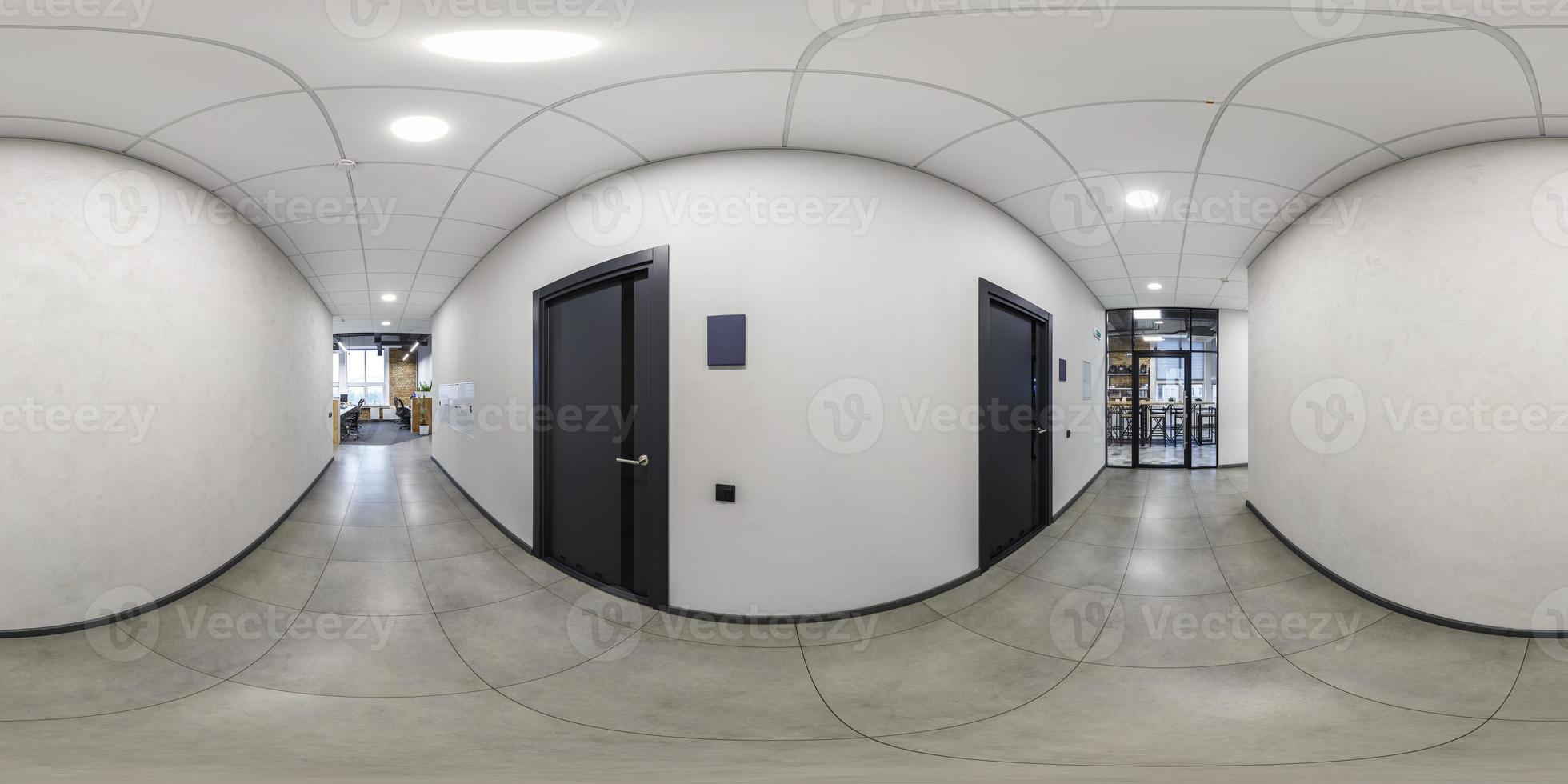 lleno sin costura esférico hdri 360 panorama en interior habitación en moderno apartamentos, oficina con blanco vacío corredor para habitación oficina en equirrectangular proyección foto