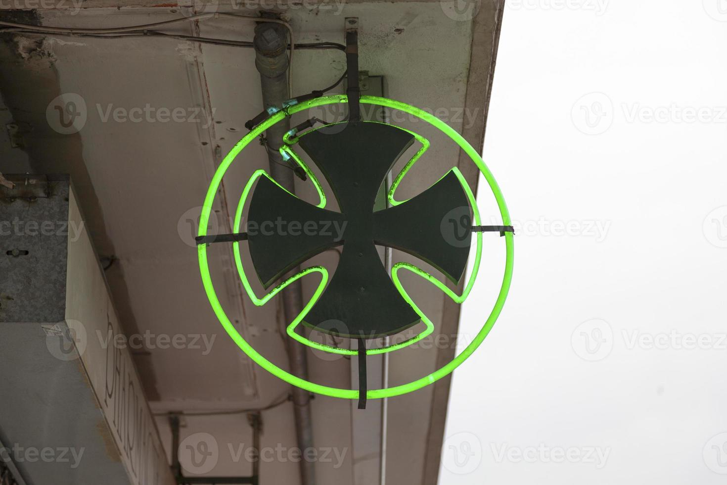 Pharmacy cross - Neon light photo
