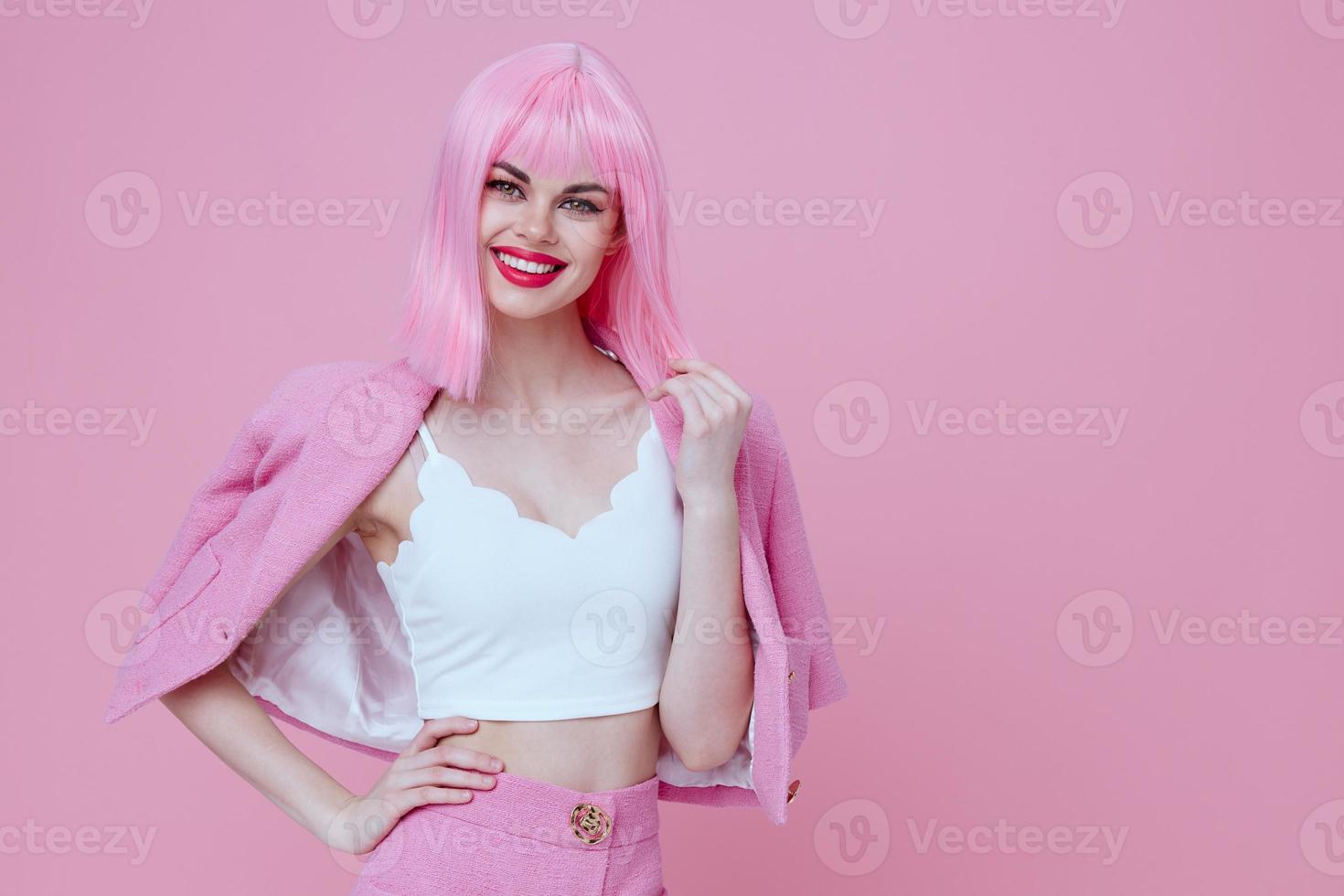 hermosa de moda niña brillante maquillaje rosado pelo glamour estudio modelo inalterado foto