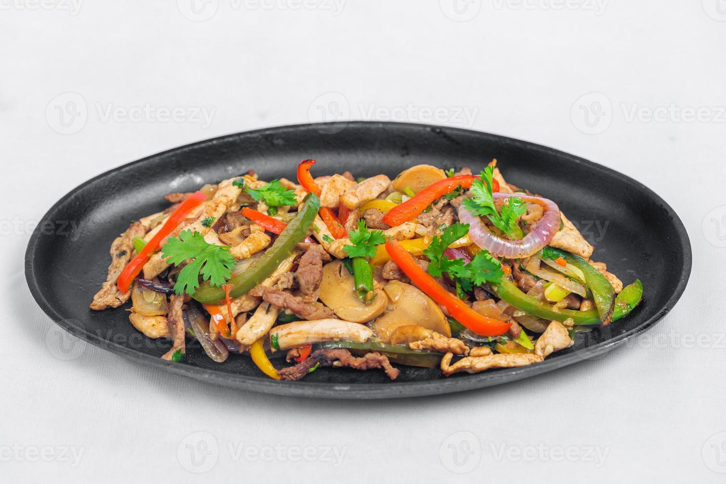 Chicken mushroom and capsicum stir fry recipe served on a sizzling plate. Chicken Fajita Recipe, Asian recipes. photo