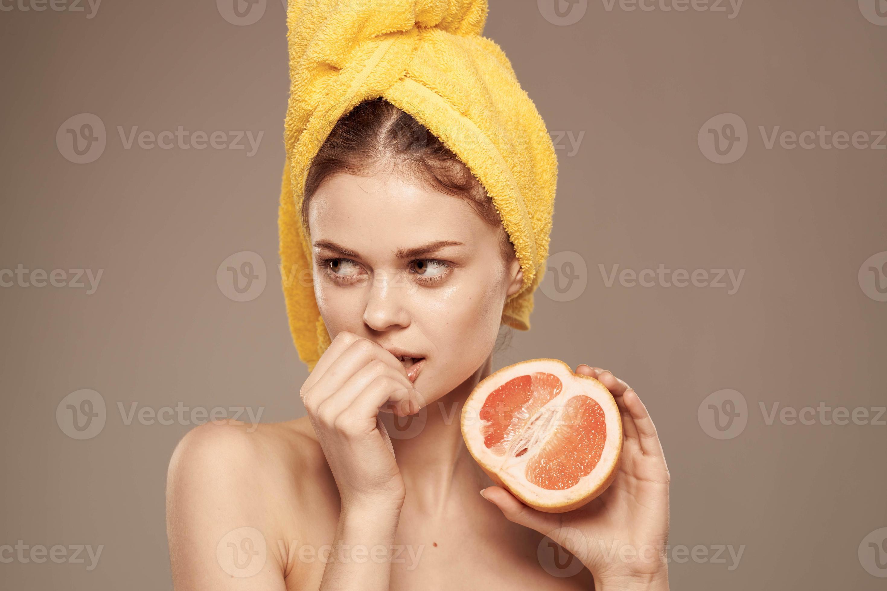Pretty woman grapefruit in hand clean skin vitamins health 22641647