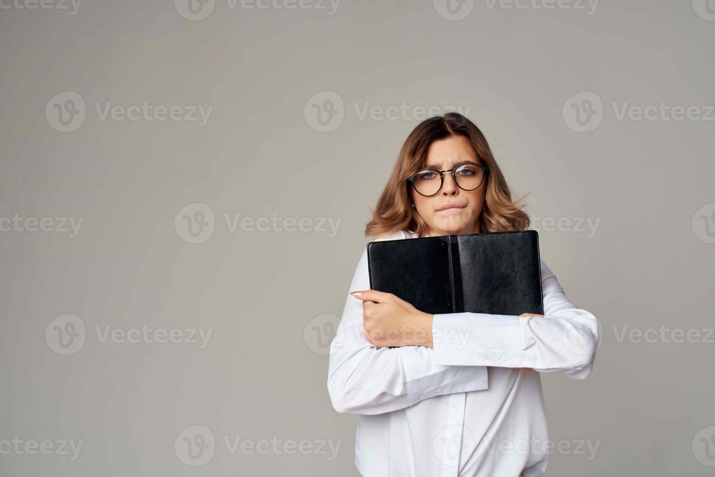 negocio mujer blanco camisa secretario documentos trabajo foto