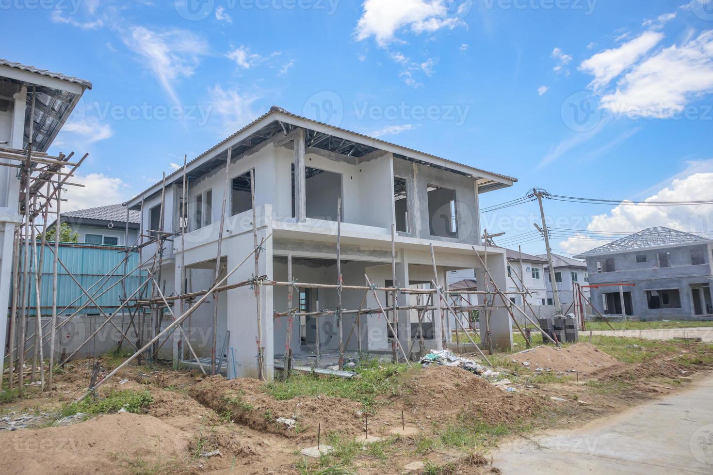 construcción residencial nueva casa con sistema de prefabricación en progreso en el sitio de construcción foto