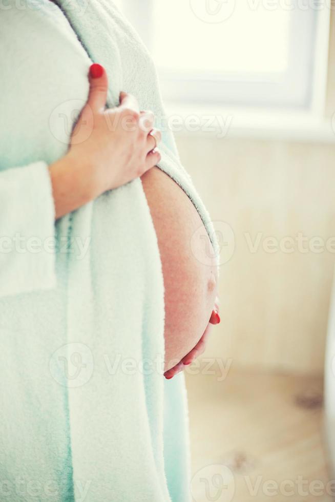 pregnant woman in the bath. pregnant woman's belly close. 22650958